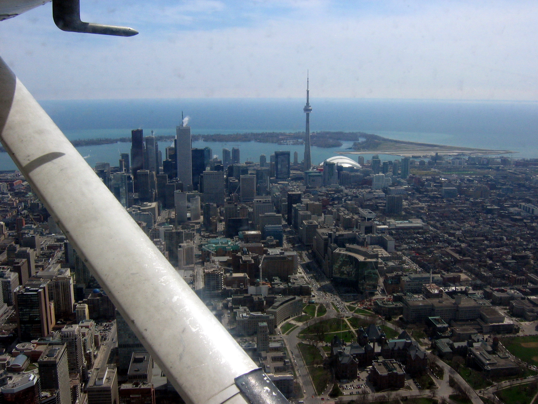 FLying over Toronto April 20 2004 07.jpg